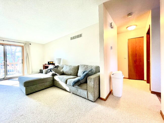 Photo - 460 Stanley St Unidad 2