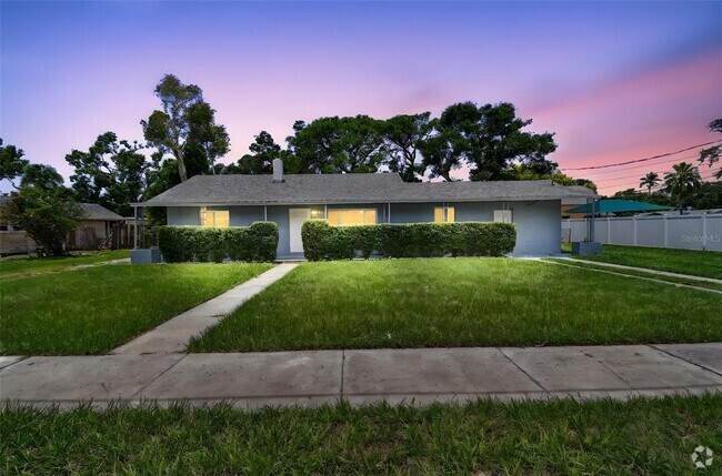 Building Photo - 910 43rd St W Rental
