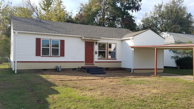 Building Photo - 355 N Oak St