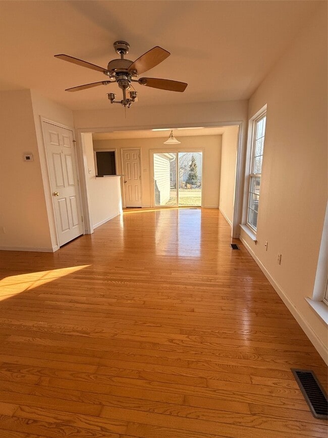 Photo - 213 Countryshire Dr