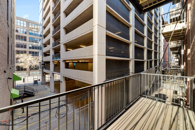 318 W Grand Ave Unit SI ID1244920P