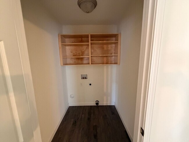 Photo - Available now! 2BR, 1BA Duplex in Super Convenient Location