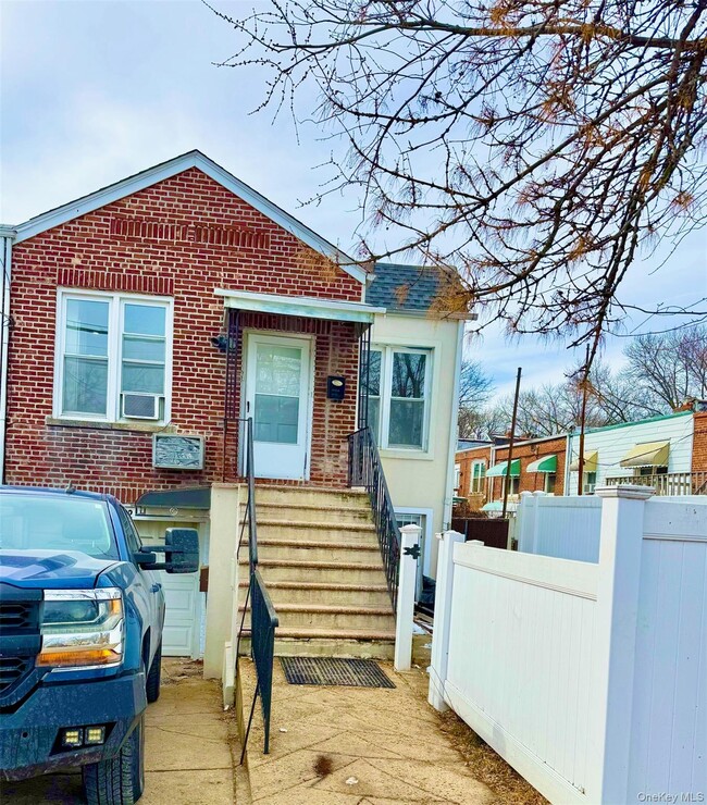 Building Photo - 87-62 Little Neck Pkwy Unit 2 floor