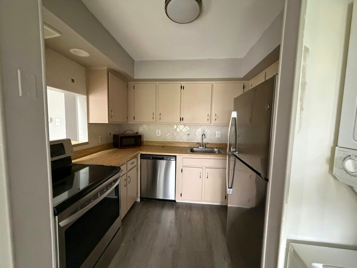 Photo - 1709 Crimson Tree Way