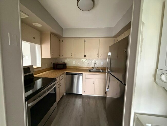 Building Photo - 1709 Crimson Tree Way