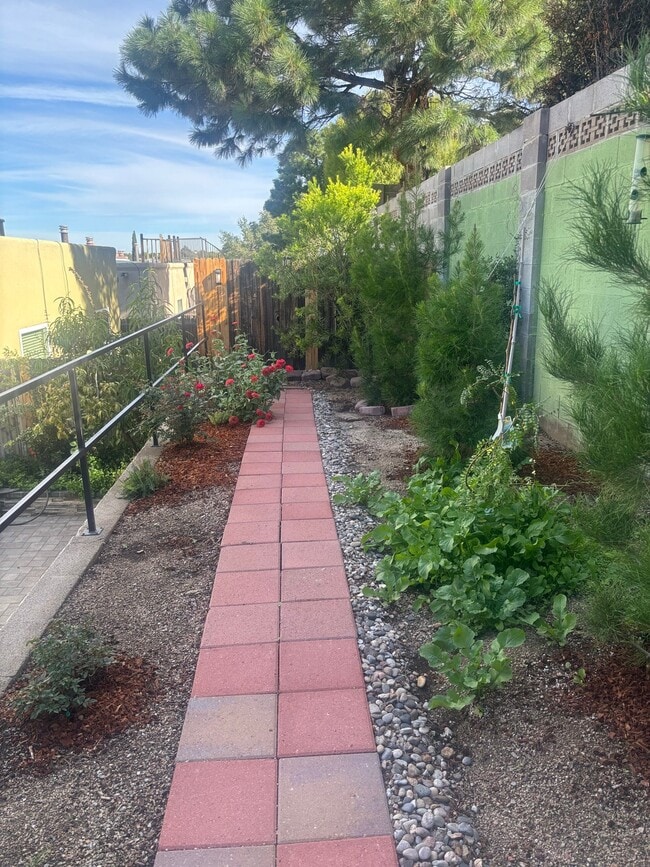 2816 Palo Verde Dr NE