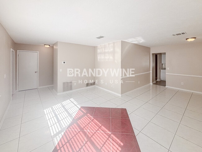 Photo - 1608 Robin Ln