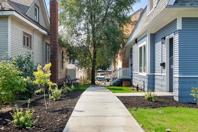 Photo - 717 W Spofford Ave Unit Apt 102