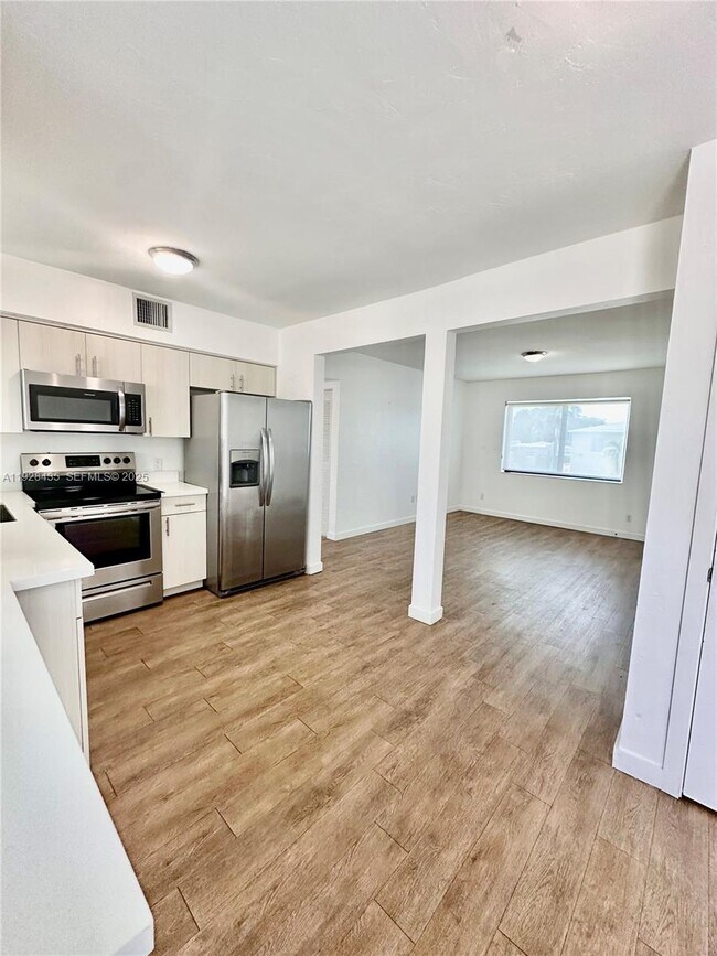 Photo - 4204 SW 14th St Unit 3