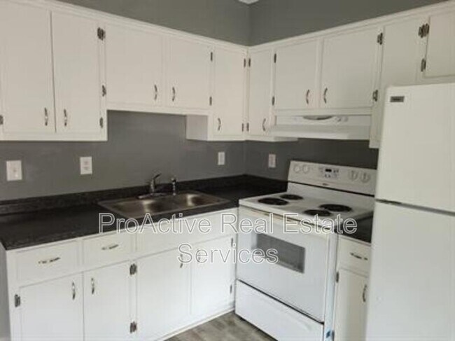 Photo - 812 W 27th St