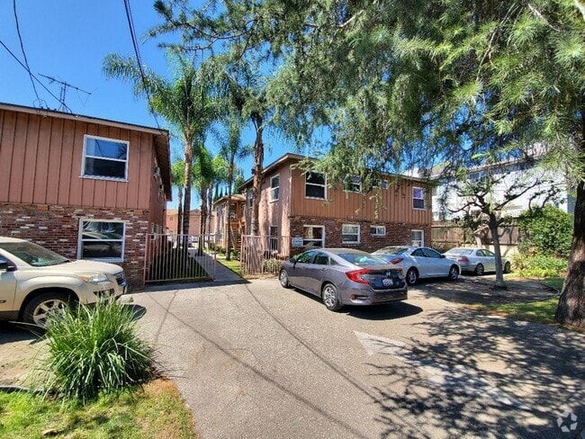 Building Photo - 2-bedroom 1 bath Unit 15914-6 Rental