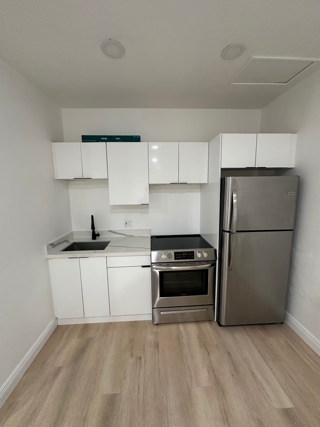 Photo - 170 Penn Way Unit MODERN- RENOVATED