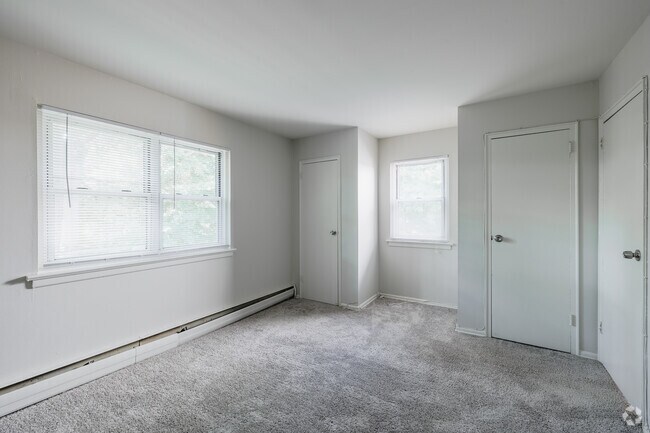 1BR, 1BA - 700SF