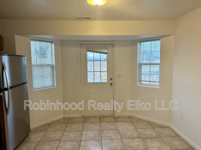 Photo - 335 Spring Creek Pkwy Unidad B