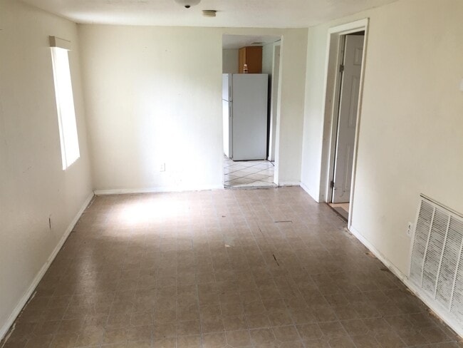 Photo - 641 W 6th St