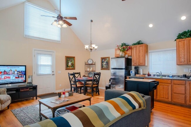 Photo - 16145 Rayen St