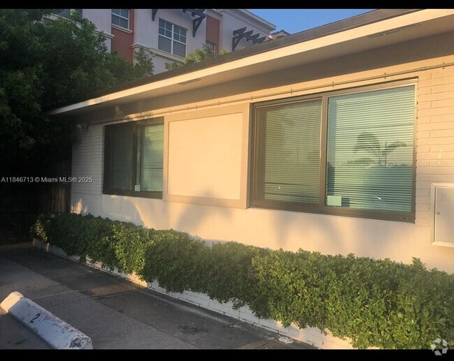 Building Photo - 1016 NE 17th Ave Unit # Rental