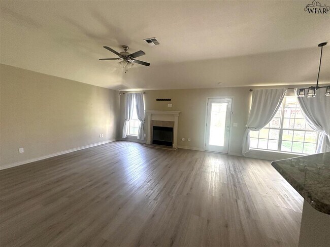 Photo - 604 Charlotte Ave