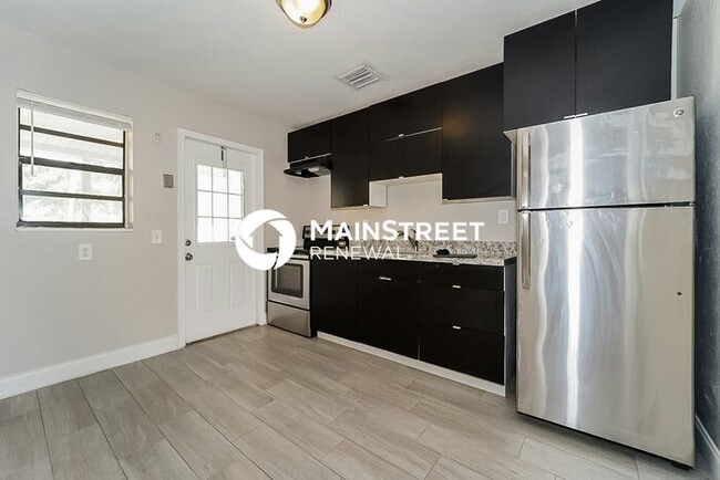 2 Bedroom Pet-Friendly Home in Oakland Park, FL with Main Street Renewal