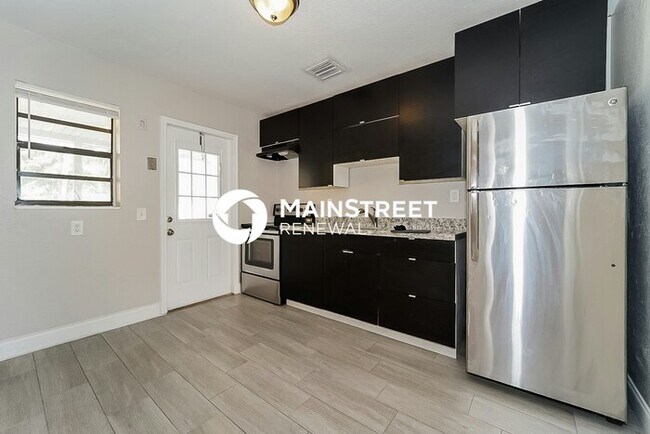 Photo - 2 Bedroom Pet-Friendly Home in Oakland Park, FL with Main Street Renewal