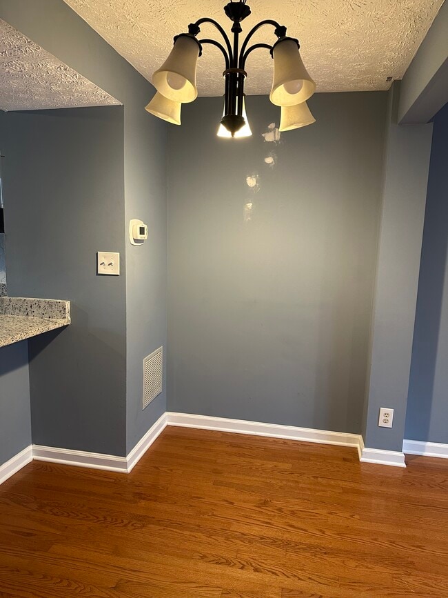 Photo - 8018 Grandview Ct