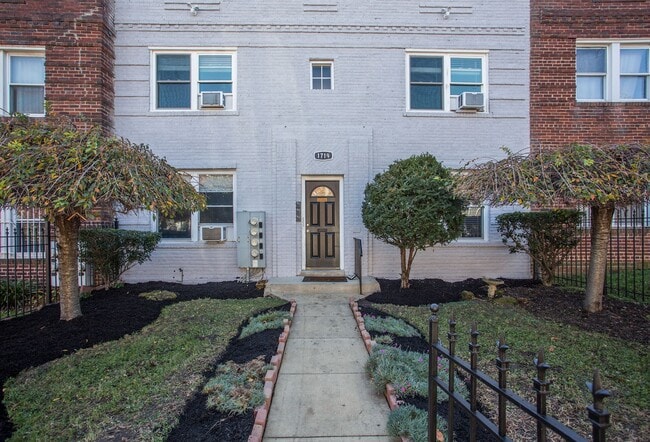 Building Photo - 1719 H St NE Unit 1 Rental
