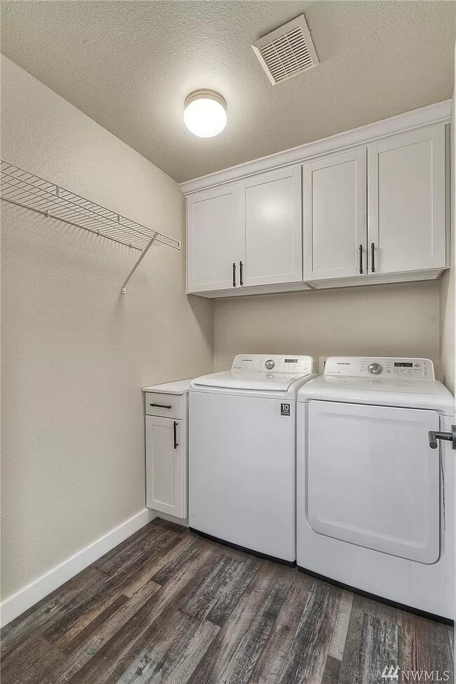 Photo - 1307 Riddell Ave NE