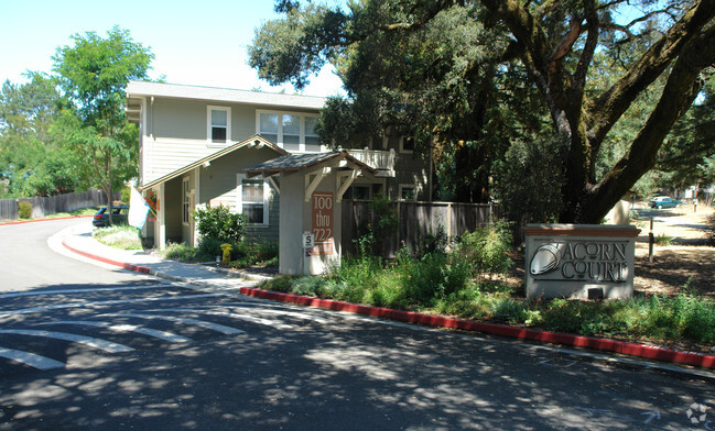 Building Photo - Acorn Court Apartments