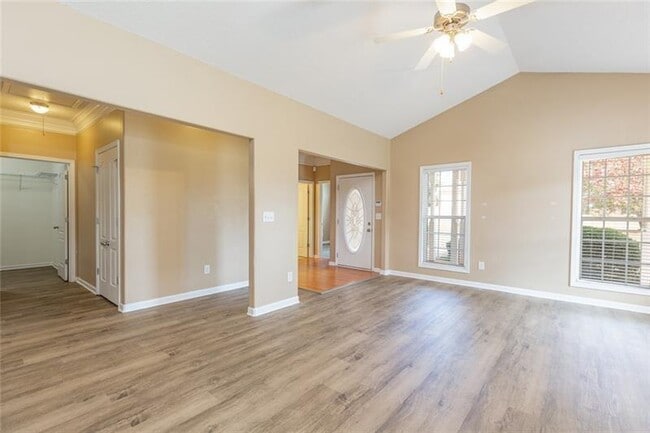 Photo - 300 McKendree Ct