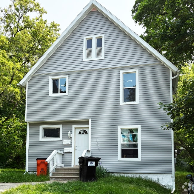 Building Photo - 1031 S Jackson St Rental