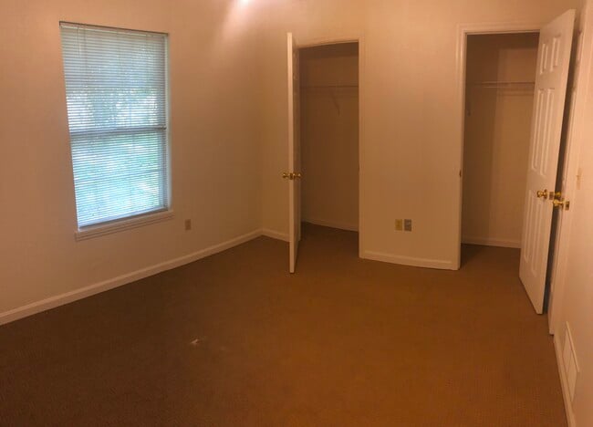 Photo - 136 Noah Ln