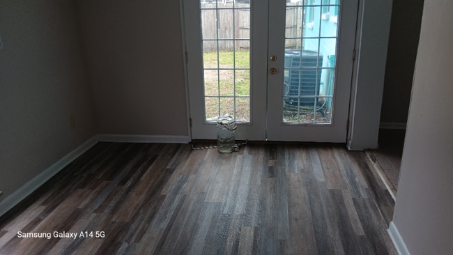 Photo - 2492 Victor Rd