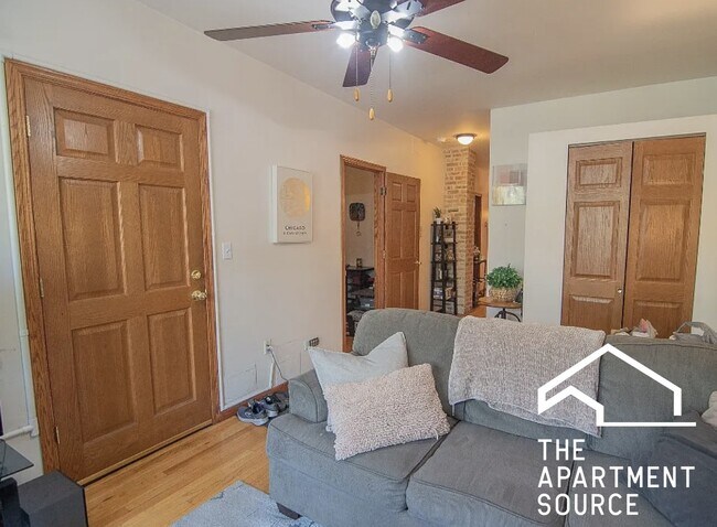 Photo - 2043 N Leavitt St Unit 2