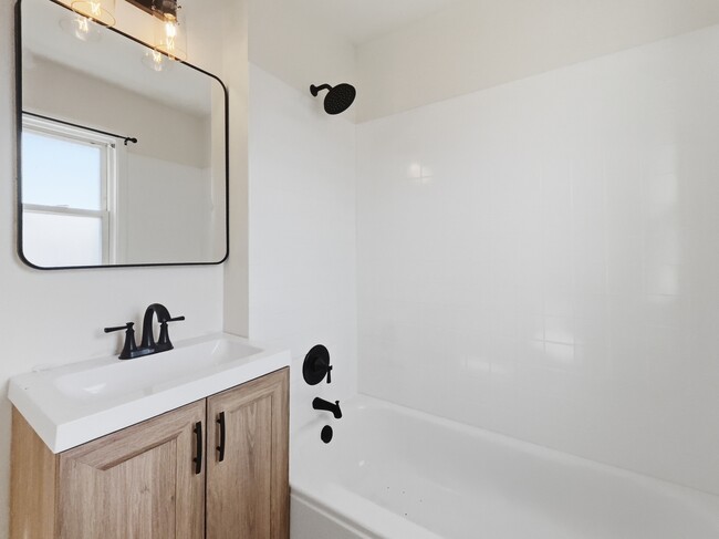 Photo - 41 W George Ave