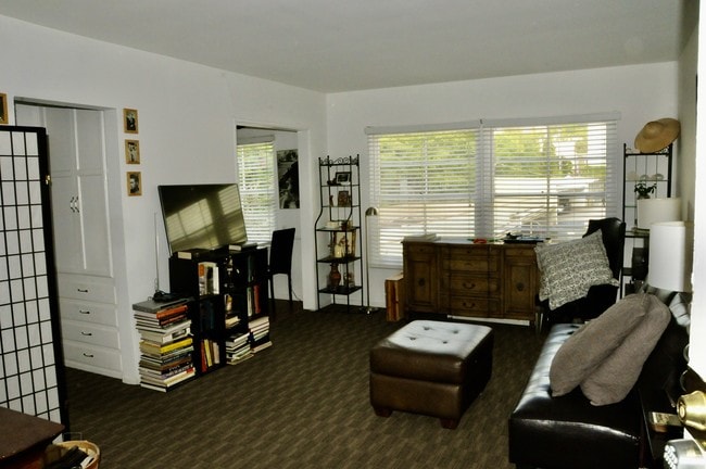 Photo - 1005 N Sweetzer Ave