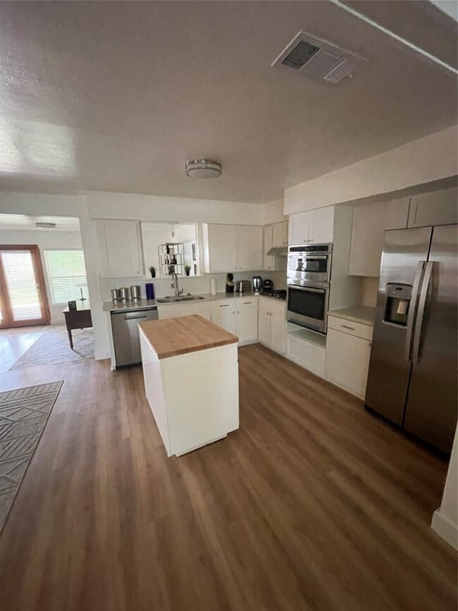 Photo - 1409 Elton Ln