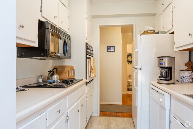 3BR, 2BA-1180SF