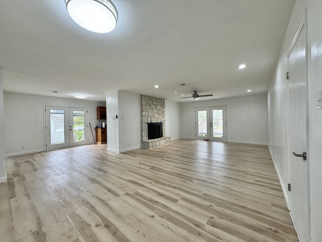 Photo - 1316 Graycreek Ln