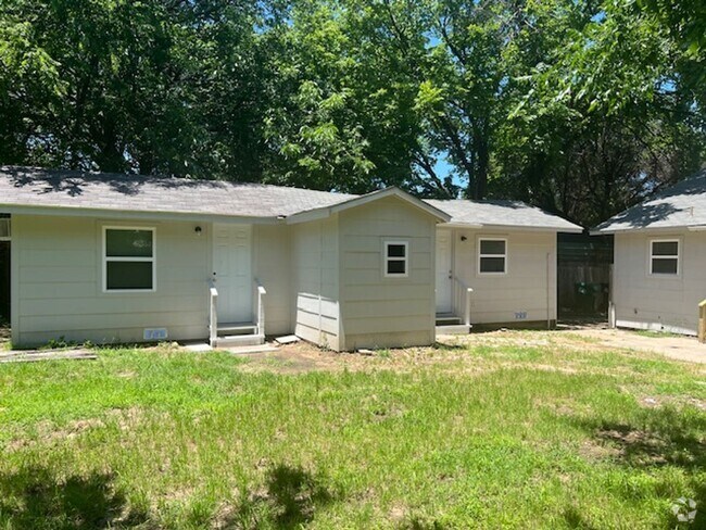 Building Photo - 1513 Panhandle St Rental