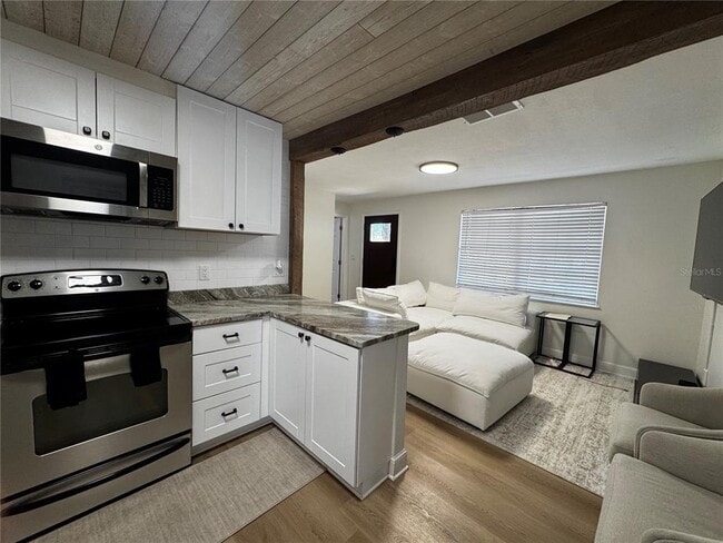 Photo - 3008 Hillview St