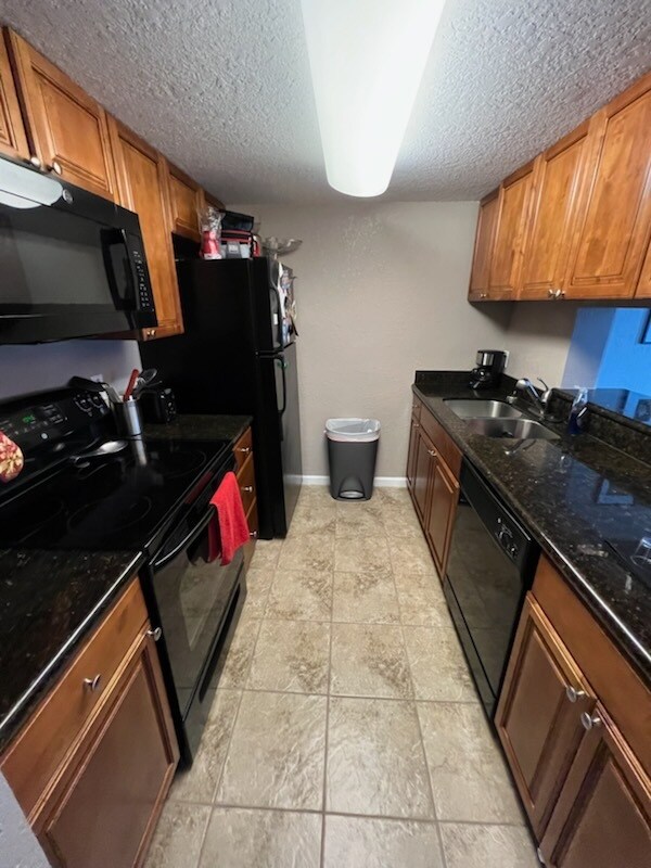 Photo - 10302 W Winston Ave Unidad Lake Plaza Condominiums