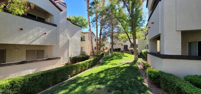 Photo - 2975 Bluegrass Ln Unidad 824