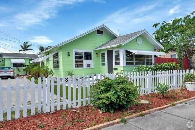 Building Photo - 713 10th Ave N Rental