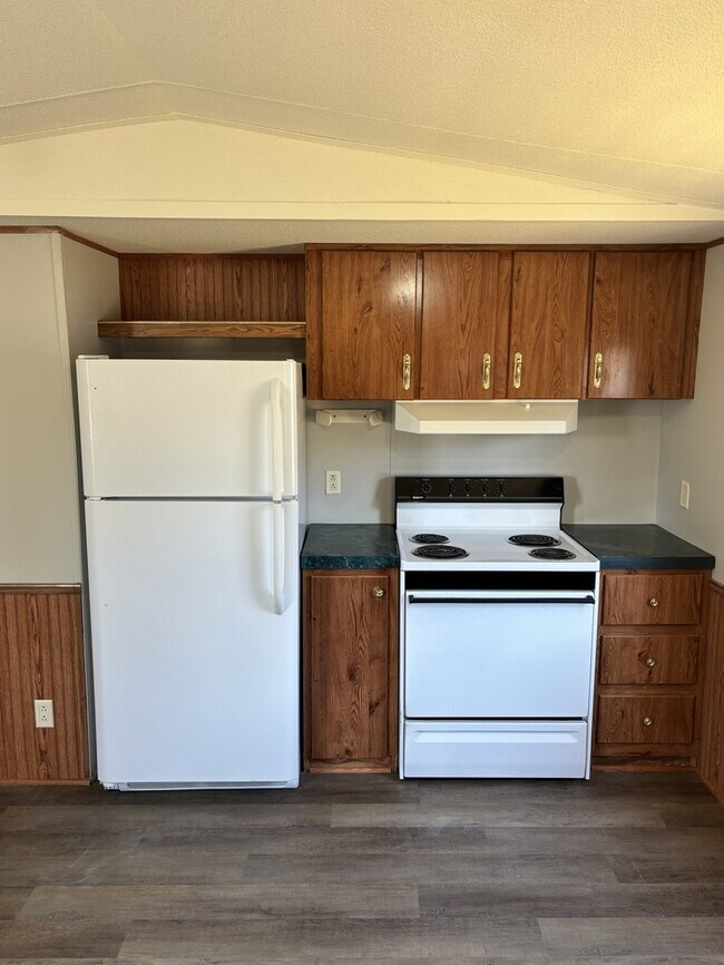 Photo - 128 Cassidy Ln