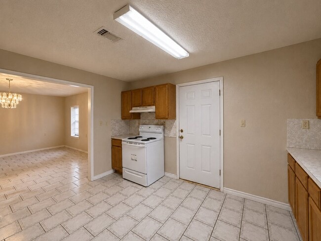 Photo - 712 Edgewood Cir