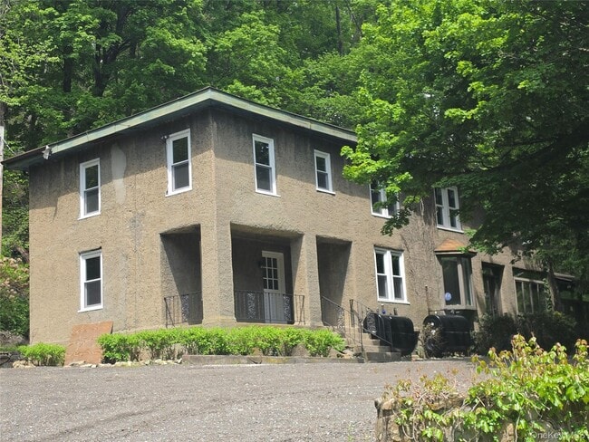 Building Photo - 7 Stone Ridge Rd