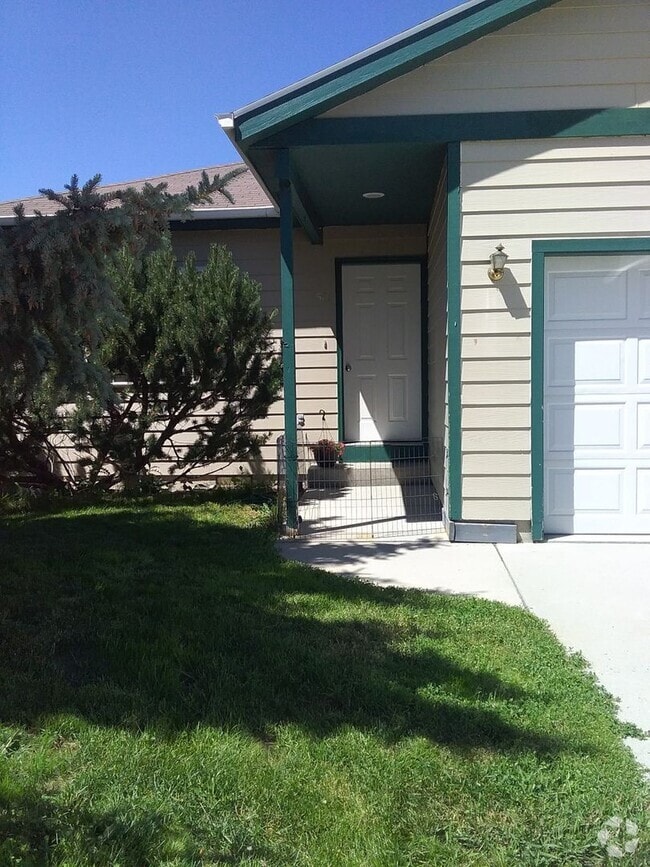 Building Photo - Great Newly Remodeled 3 bedroom 1 bath no ... Rental