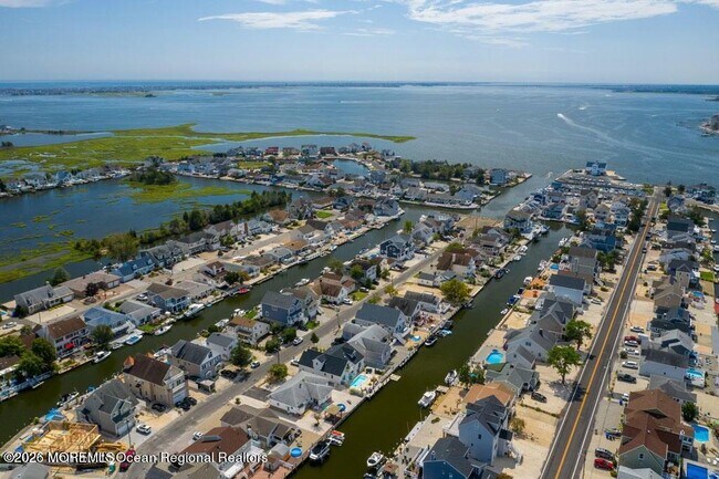 Photo - 18 Halsey Dr