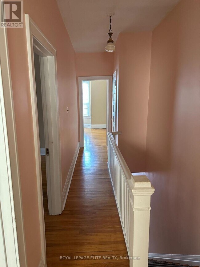 Photo - 176 Westmount Ave