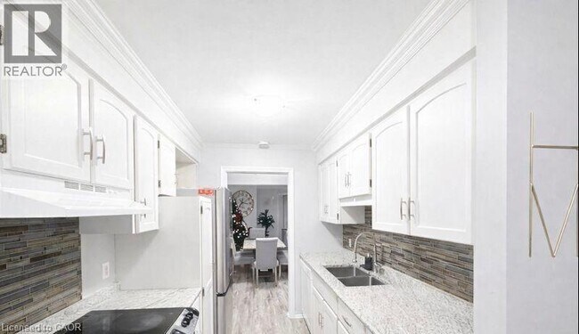 Photo - 21 Conestoga Rd